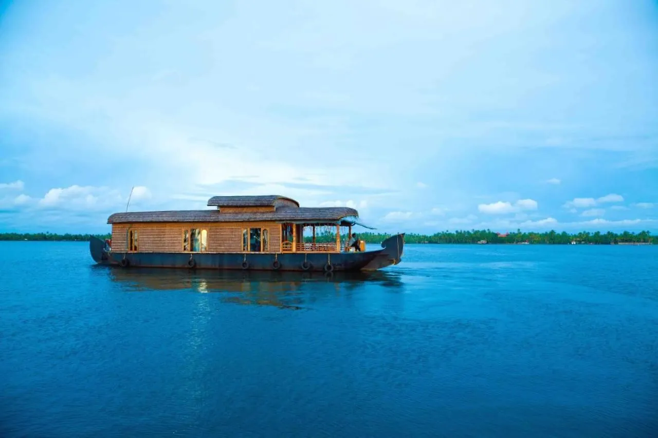 Abad Premium House Boat Hotel Kumarakom India