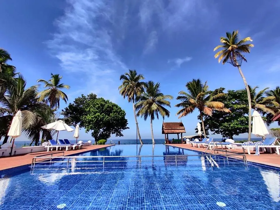 ** Botel Abad Premium House Boat Hotel Kumarakom India