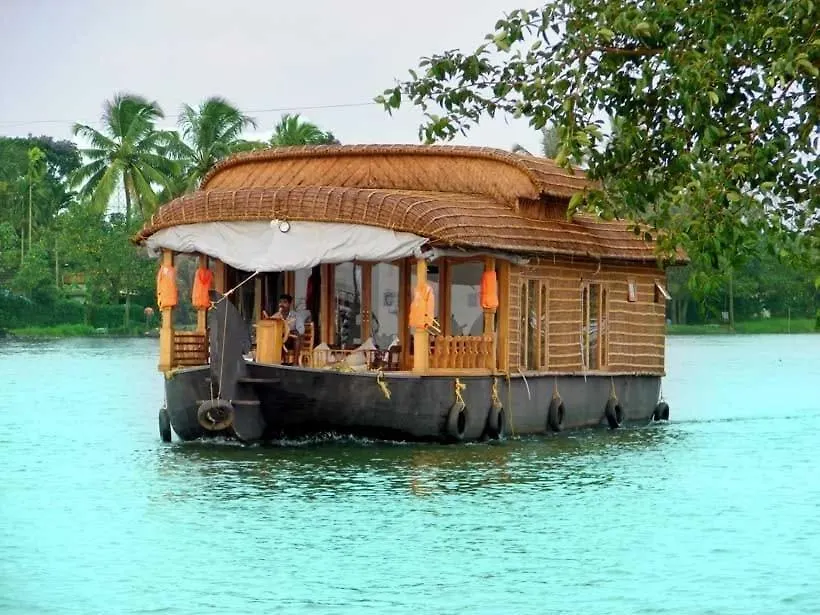 Abad Premium House Boat Hotel Kumarakom