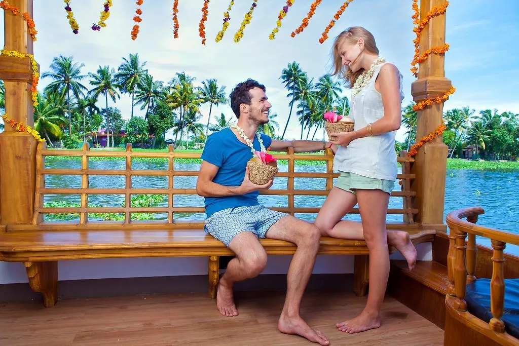 Abad Premium House Boat Hotel Kumarakom 2*,