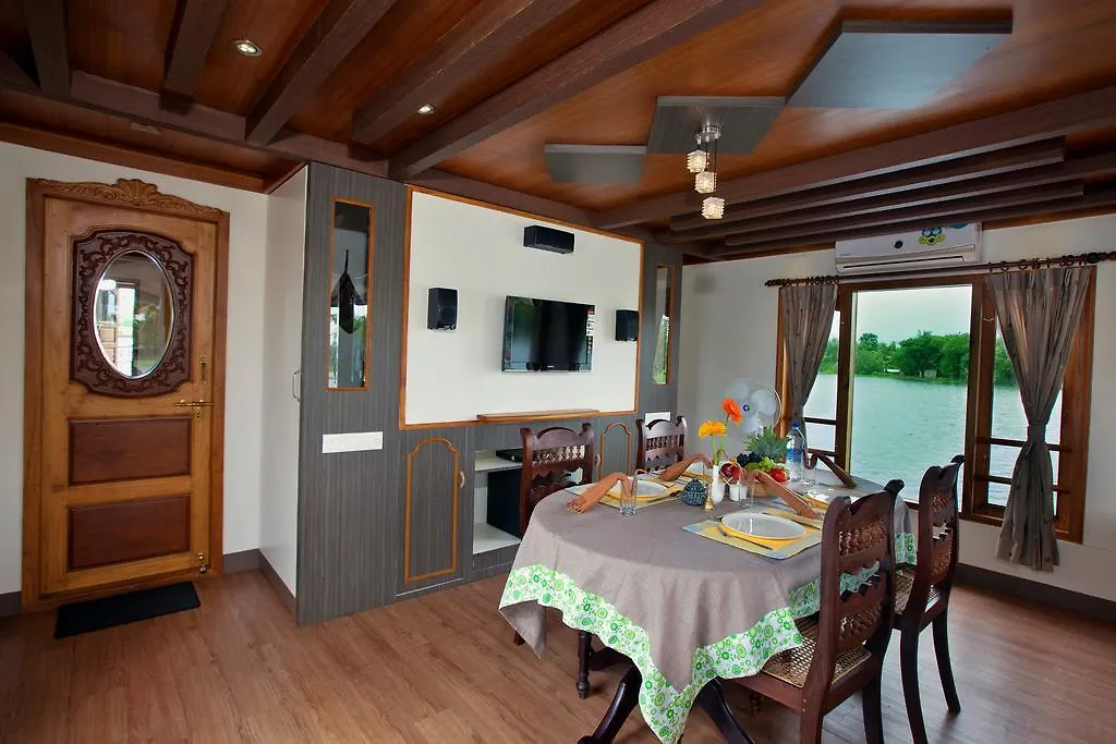 Abad Premium House Boat Hotel Kumarakom Botel