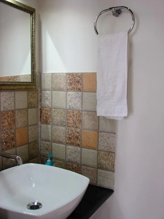 ספינת מלון מלון קומרקום Abad Premium House Boat