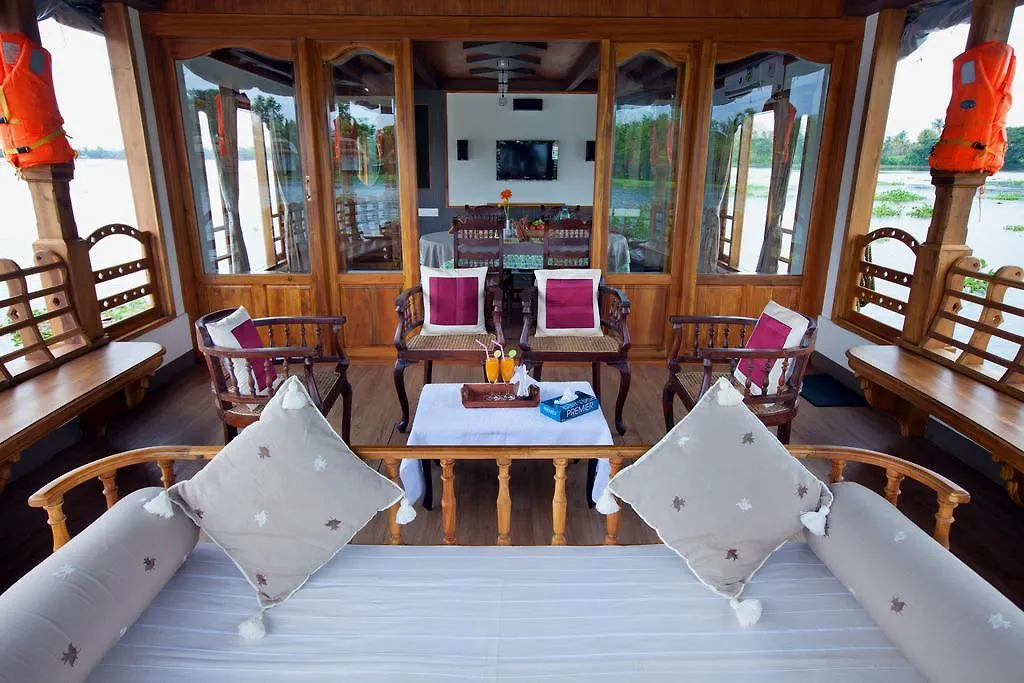 ספינת מלון מלון קומרקום Abad Premium House Boat